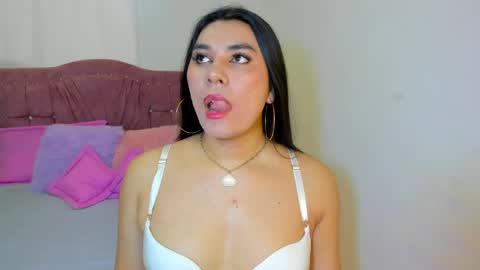 EMELY online show from 05/10/26, 08:03