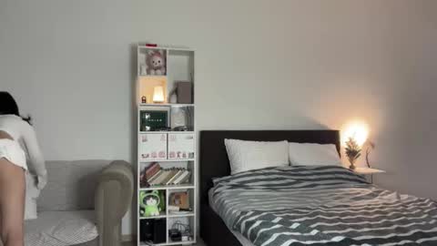 yourlittlesunrise_ online show from 12/15/25, 05:23