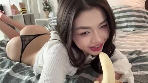 yourlittlesunrise_ online show from 02/15/26, 07:51