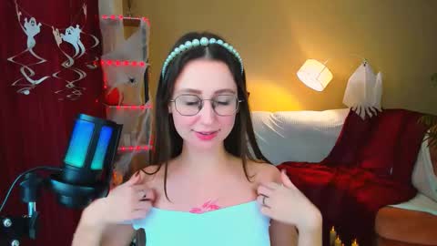Snapshot of yourlovelystoryy chatting on 10/24/25, 04:36 Vetta online show from 10/24/25, 04:36