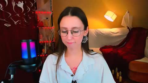 Snapshot of yourlovelystoryy chatting on 10/27/25, 04:33 Vetta online show from 10/27/25, 04:33