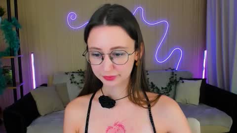 Snapshot of yourlovelystoryy chatting on 11/10/25, 04:39 Vetta online show from 11/10/25, 04:39