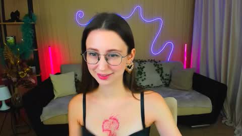 Snapshot of yourlovelystoryy chatting on 11/17/25, 04:35 Vetta online show from 11/17/25, 04:35