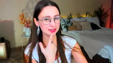 Snapshot of yourlovelystoryy chatting on 11/18/25, 05:39 Vetta online show from 11/18/25, 05:39