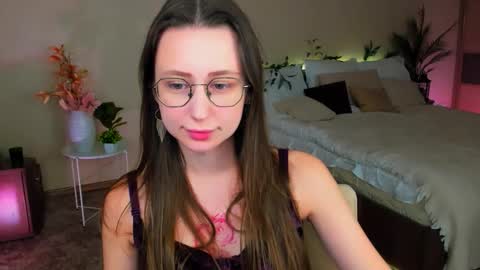 Snapshot of yourlovelystoryy chatting on 12/05/25, 11:19 Vetta online show from 12/05/25, 11:19