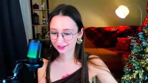 Snapshot of yourlovelystoryy chatting on 12/15/25, 05:06 Vetta online show from 12/15/25, 05:06