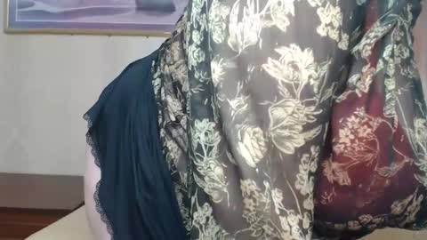 Snapshot of yourmilf4love chatting on 10/14/25, 04:41 lANA online show from 10/14/25, 04:41