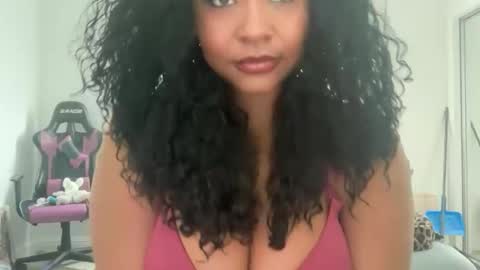 Snapshot of yourmommysilk chatting on 01/15/26, 08:56 YOURMOMMY online show from 01/15/26, 08:56