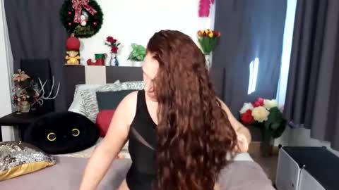 Snapshot of yourmysterycharm chatting on 12/17/25, 09:15 yourmysterycharm online show from 12/17/25, 09:15