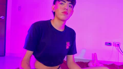 Snapshot of yournaughtyfemboy chatting on 05/28/26, 06:00 yournaughtyfemboy online show from 05/28/26, 06:00