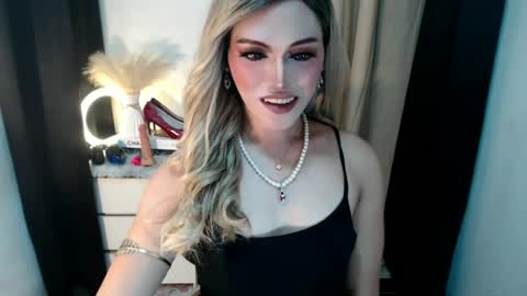 TIFFANY SUCKING QUEEN online show from 06/24/26, 07:13