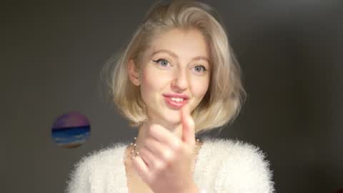 Snapshot of yournaughtymiss chatting on 12/24/24, 11:55 Eva online show from 12/24/24, 11:55