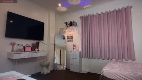 yournaughtyprincessx online show from 06/19/26, 07:45