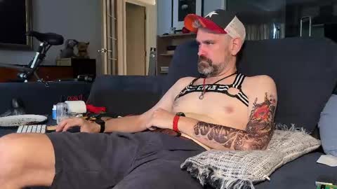 Snapshot of yournewfavourite chatting on 05/22/26, 07:48 newcastle72 online show from 05/22/26, 07:48