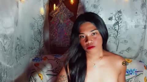 Snapshot of yourqueen_19 chatting on 05/18/26, 11:05 yourqueen_19 online show from 05/18/26, 11:05