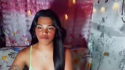Snapshot of yourqueen_19 chatting on 05/24/26, 06:24 yourqueen_19 online show from 05/24/26, 06:24