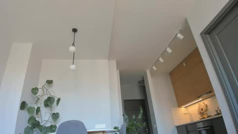 youre meyy online show from 04/15/26, 07:15