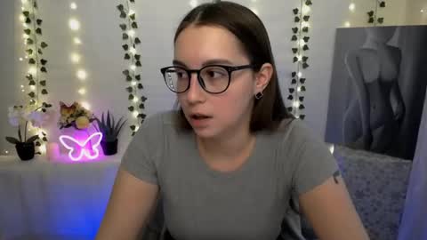 Snapshot of yours_piece_of_happiness_ chatting on 01/14/25, 12:45 Happy online show from 01/14/25, 12:45