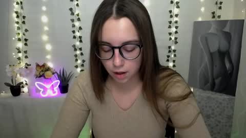 Snapshot of yours_piece_of_happiness_ chatting on 01/15/25, 06:33 Happy online show from 01/15/25, 06:33