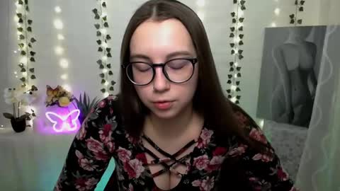 Snapshot of yours_piece_of_happiness_ chatting on 01/17/25, 06:47 Happy online show from 01/17/25, 06:47