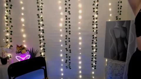 Snapshot of yours_piece_of_happiness_ chatting on 01/17/25, 04:15 Happy online show from 01/17/25, 04:15