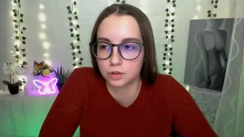 Snapshot of yours_piece_of_happiness_ chatting on 01/20/25, 03:39 Happy online show from 01/20/25, 03:39