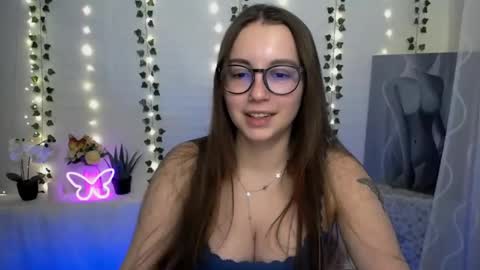 Snapshot of yours_piece_of_happiness_ chatting on 01/24/25, 06:46 Happy online show from 01/24/25, 06:46