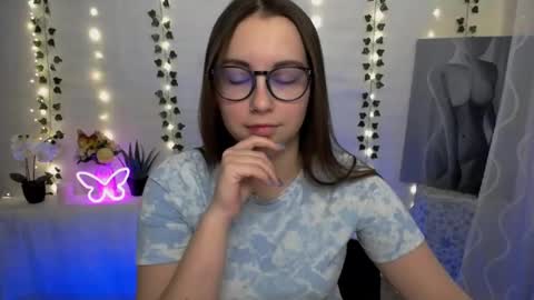 Snapshot of yours_piece_of_happiness_ chatting on 01/27/25, 09:44 Happy online show from 01/27/25, 09:44