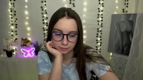 Snapshot of yours_piece_of_happiness_ chatting on 01/27/25, 12:48 Happy online show from 01/27/25, 12:48