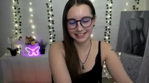 Snapshot of yours_piece_of_happiness_ chatting on 01/31/25, 09:48 Happy online show from 01/31/25, 09:48