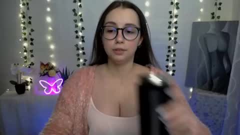 Snapshot of yours_piece_of_happiness_ chatting on 02/07/25, 01:11 Happy online show from 02/07/25, 01:11