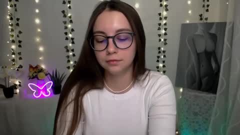 Snapshot of yours_piece_of_happiness_ chatting on 02/08/25, 06:43 Happy online show from 02/08/25, 06:43