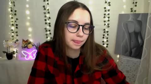 Snapshot of yours_piece_of_happiness_ chatting on 02/10/25, 06:53 Happy online show from 02/10/25, 06:53