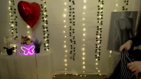 Snapshot of yours_piece_of_happiness_ chatting on 02/11/25, 06:51 Happy online show from 02/11/25, 06:51