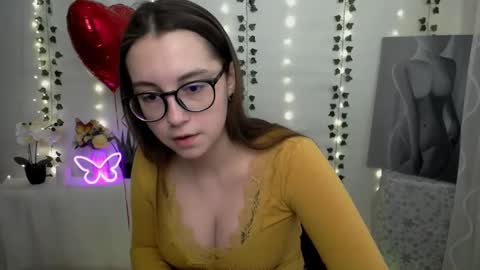 Snapshot of yours_piece_of_happiness_ chatting on 02/12/25, 06:40 Happy online show from 02/12/25, 06:40