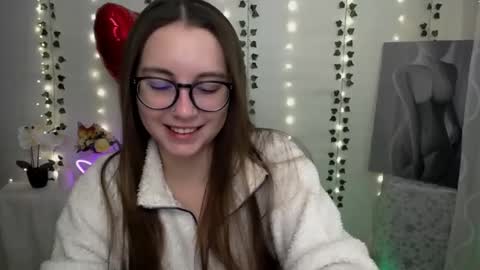 Snapshot of yours_piece_of_happiness_ chatting on 02/13/25, 06:20 Happy online show from 02/13/25, 06:20