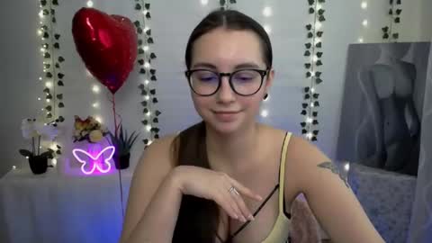 Snapshot of yours_piece_of_happiness_ chatting on 02/13/25, 09:30 Happy online show from 02/13/25, 09:30