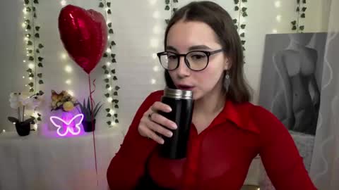 Snapshot of yours_piece_of_happiness_ chatting on 02/14/25, 10:17 Happy online show from 02/14/25, 10:17