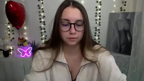 Snapshot of yours_piece_of_happiness_ chatting on 02/17/25, 06:42 Happy online show from 02/17/25, 06:42