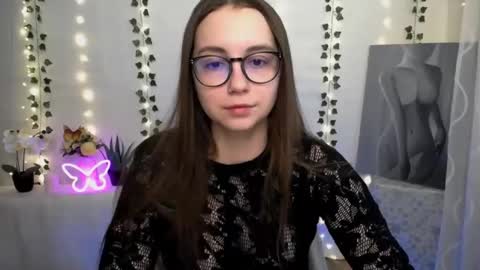 Snapshot of yours_piece_of_happiness_ chatting on 02/21/25, 06:29 Happy online show from 02/21/25, 06:29