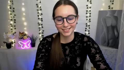 Snapshot of yours_piece_of_happiness_ chatting on 02/21/25, 12:39 Happy online show from 02/21/25, 12:39