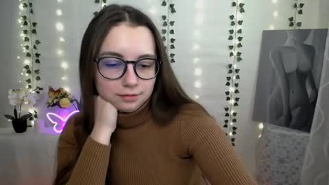 Snapshot of yours_piece_of_happiness_ chatting on 02/28/25, 06:43 Happy online show from 02/28/25, 06:43