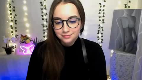 Snapshot of yours_piece_of_happiness_ chatting on 03/01/25, 03:27 Happy online show from 03/01/25, 03:27