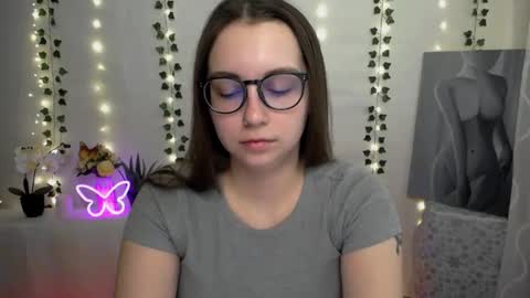 Snapshot of yours_piece_of_happiness_ chatting on 03/05/25, 06:54 Happy online show from 03/05/25, 06:54