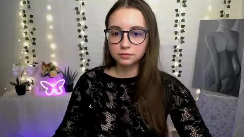 Snapshot of yours_piece_of_happiness_ chatting on 03/10/25, 12:26 Happy online show from 03/10/25, 12:26