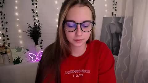 Snapshot of yours_piece_of_happiness_ chatting on 09/16/25, 05:41 Happy online show from 09/16/25, 05:41