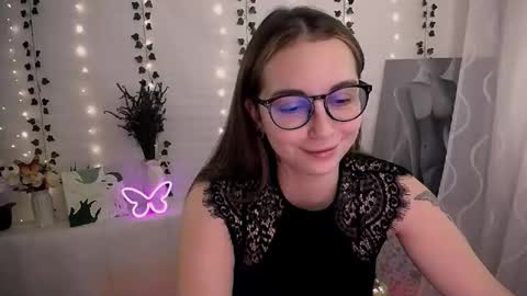 Snapshot of yours_piece_of_happiness_ chatting on 09/22/25, 05:42 Happy online show from 09/22/25, 05:42