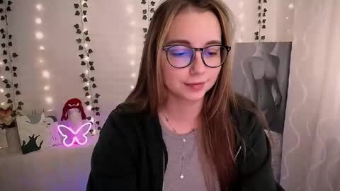 Snapshot of yours_piece_of_happiness_ chatting on 10/07/25, 05:37 Happy online show from 10/07/25, 05:37