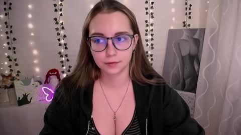 Snapshot of yours_piece_of_happiness_ chatting on 10/16/25, 07:31 Happy online show from 10/16/25, 07:31