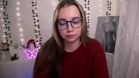 Snapshot of yours_piece_of_happiness_ chatting on 10/20/25, 05:41 Happy online show from 10/20/25, 05:41